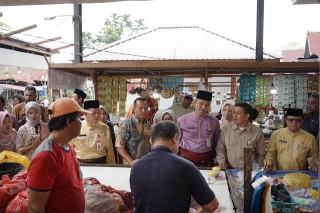 Cek harga jelang Ramadan, Pemprov Riau sidak pasar di Pekanbaru (foto/yuni)